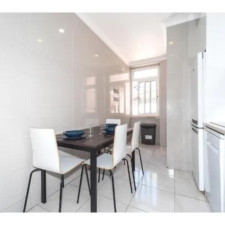 Houze_4 Bedroom Near Jardim Zoologico